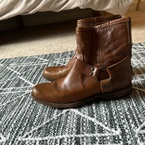Women’s Frye boots!